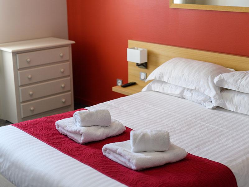 Golf de Bigorre - Résidence - Hotellerie - Hôtel - Chambre Rouge Golf de Bigorre - Résidence - Hotellerie - Hôtel - Chambre Rouge